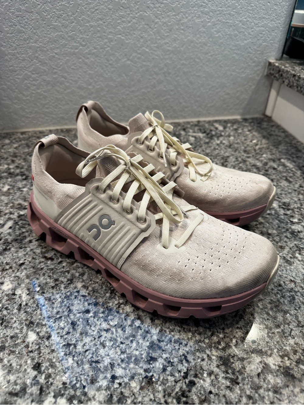On Running Women’s Sneakers Size 10